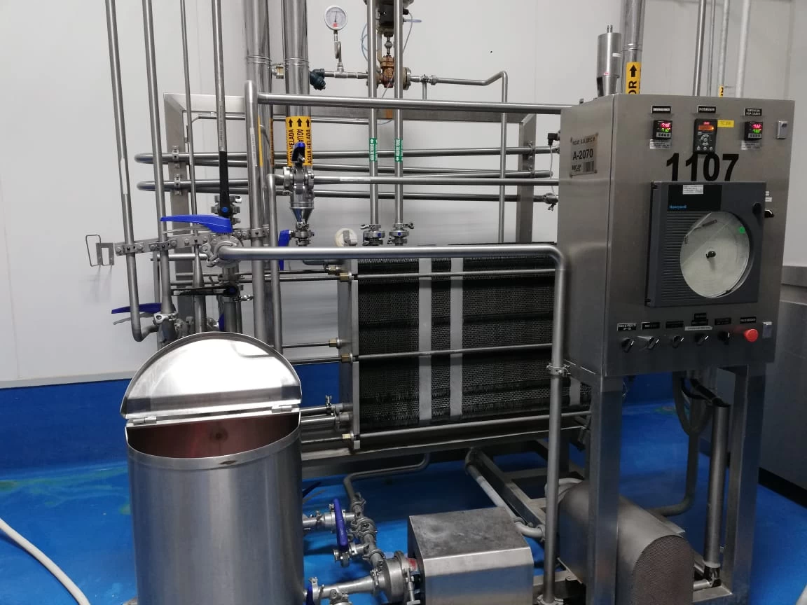 Pasteurizadores HTST Continuos  por medio de intercambiador  de placas   Totalmente  automaticos
