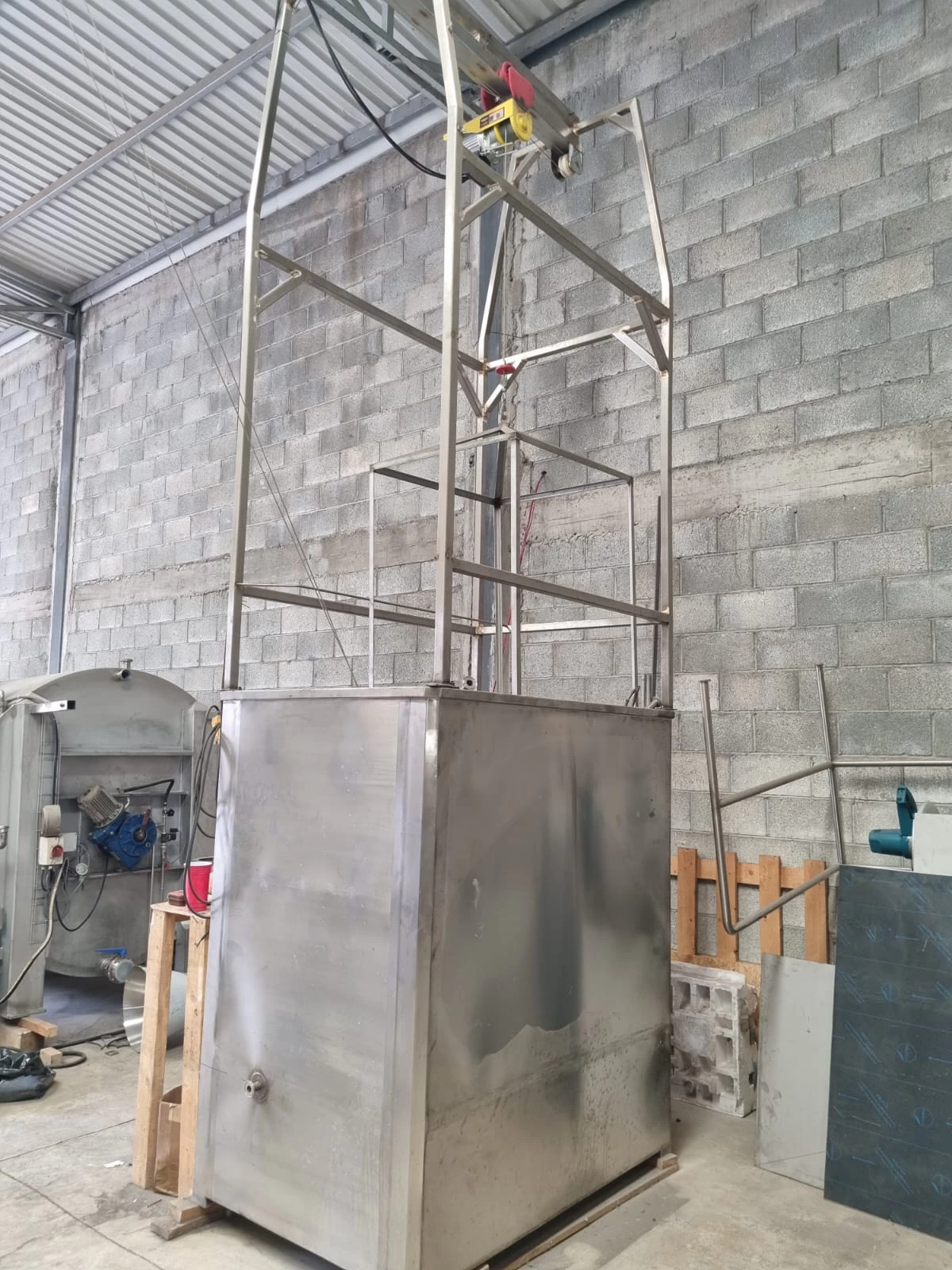 Tina  para Salmuera  de quesos  Construida  Toda en acero Inoxidable  Fabricada  en españa