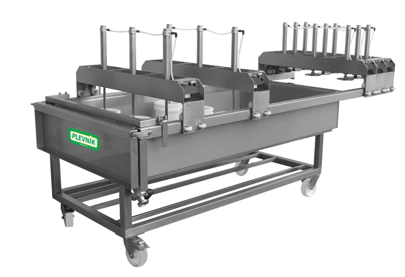 Pre-prensa para  quesos  de pasta semidura  y dura  modelo   PRP-R marca   Plevnik