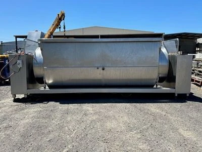 Tinas de Cuajado tipo polivalente marca CMT con descarga por volcado modelo P50 capacidad  de 5000 lts  SEMINUEVAS