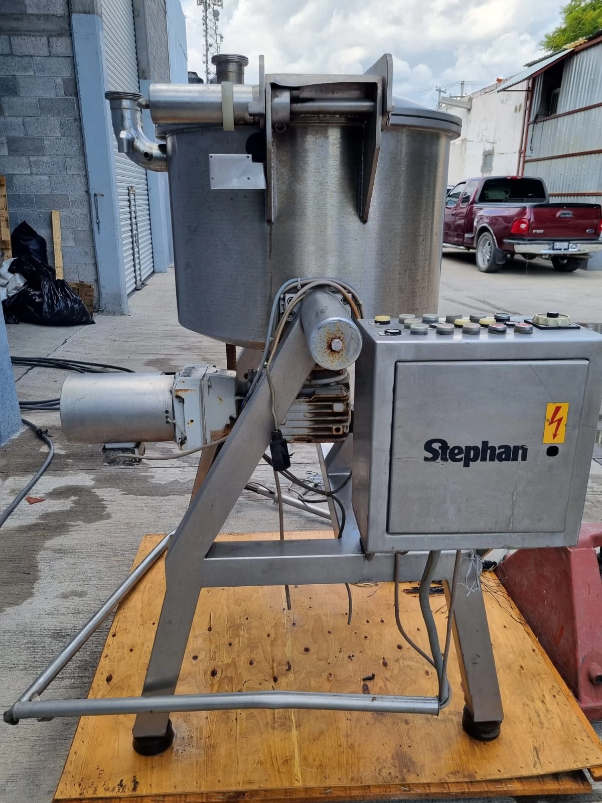MEZCLADORA MARCA STEPHAN MODELO VM 200