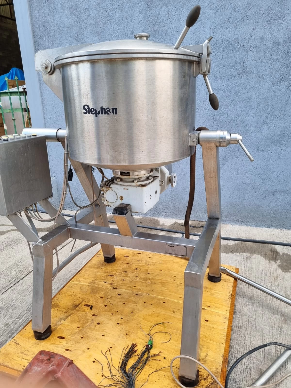 MEZCLADORA MARCA STEPHAN MODELO VM 200