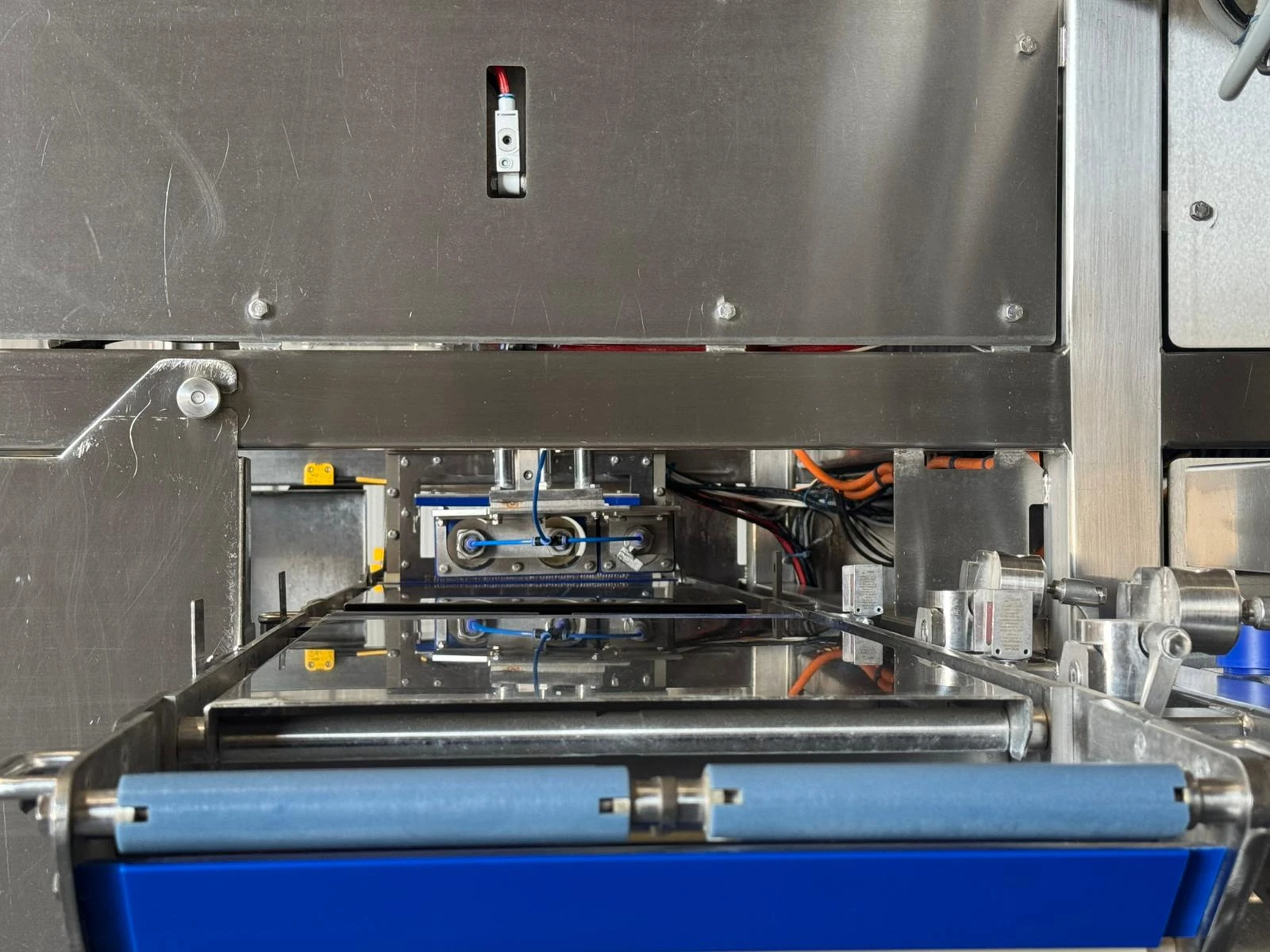 Cortador  automatizado  de queso  con control de peso marca NEWTECH